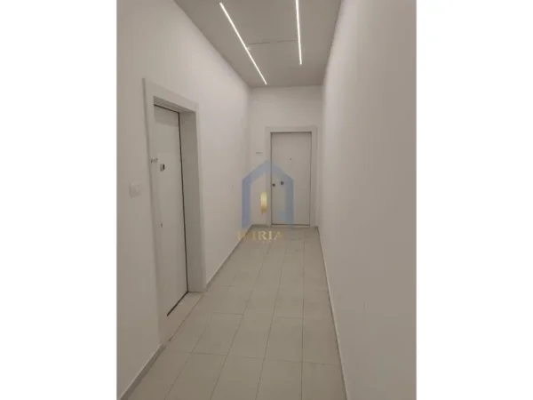 Tirane, jepet me qera dyqan Kati 0, 47 m² 250 € ("Rezidenca Kaimi")
