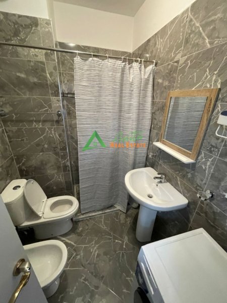 Tirane, jepet me qera apartament 2+1+Ballkon Kati 8, 80 m² 600 € (Rruga Ndre Mjeda, Kompleksi Star)