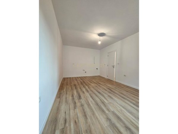 Tirane, shitet apartament 1+1 Kati 5, 42 m² 106.000 € (Rruga e Durrsit)