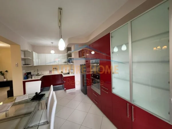 Tirane, jepet me qera 2+1+Ballkon Kati 2, 85 m² 750 € (Komuna e Parisit)