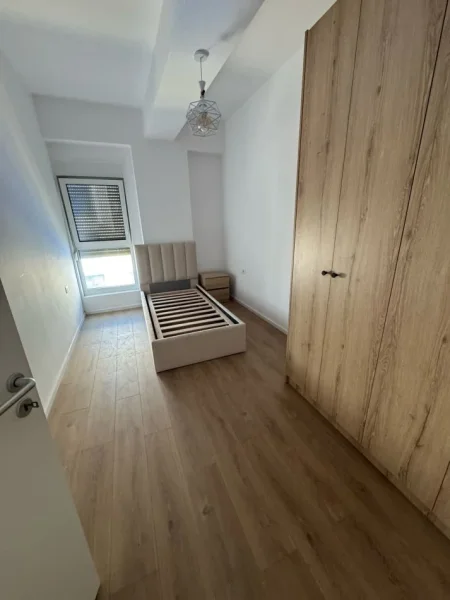 Tirane, jepet me qera apartament 2+1 Kati 5, 80 m² 550 € (ali demi)