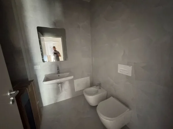 Tirane, jepet me qera apartament 2+1 Kati 5, 80 m² 550 € (ali demi)