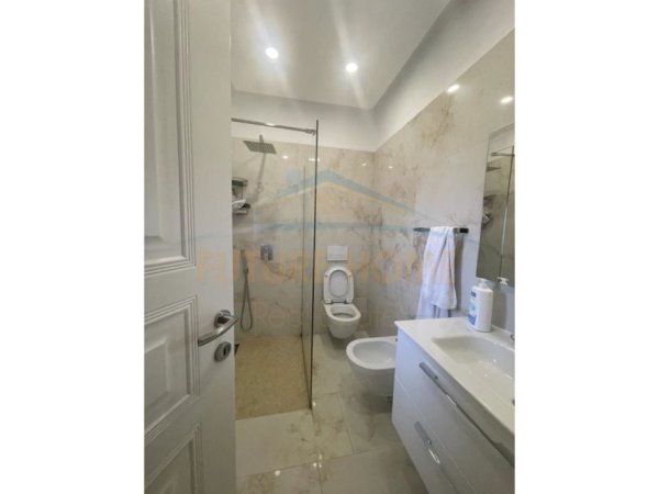 Tirane, shitet apartament 3+1+Ballkon Kati 7, 197 m² 310.000 € (Kopshti Botanik)