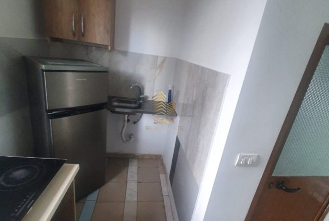 Tirane, jepet me qera apartament 1+1+Ballkon Kati 1, 65 m² 350 € (Rruga Kristo Luarasi)