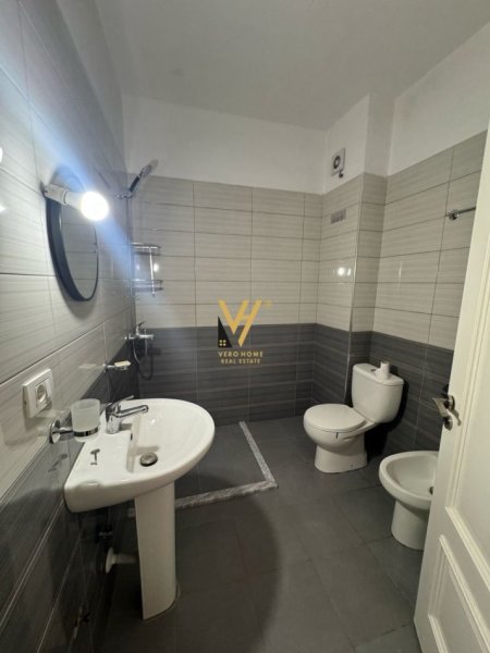 Tirane, shitet apartament 1+1+Ballkon Kati 3, 76 m² 114.000 € (SHKOZE)