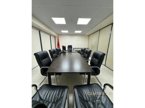 Tirane, jepet me qera zyre Kati 2, 122 m² 1.800 € (rruga e Elbasanit)