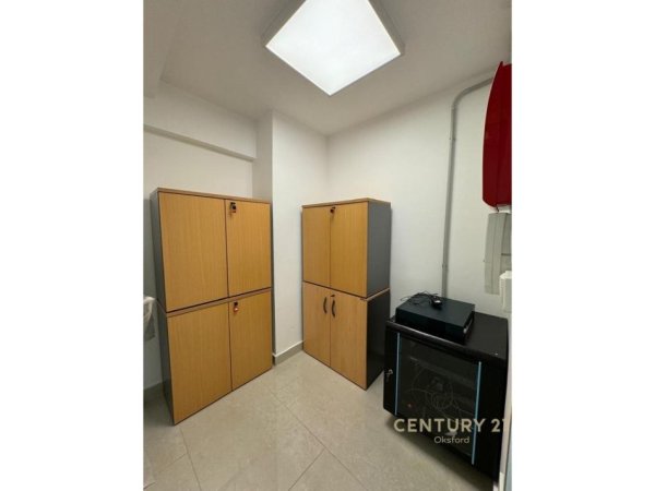 Tirane, jepet me qera zyre Kati 2, 122 m² 1.800 € (rruga e Elbasanit)