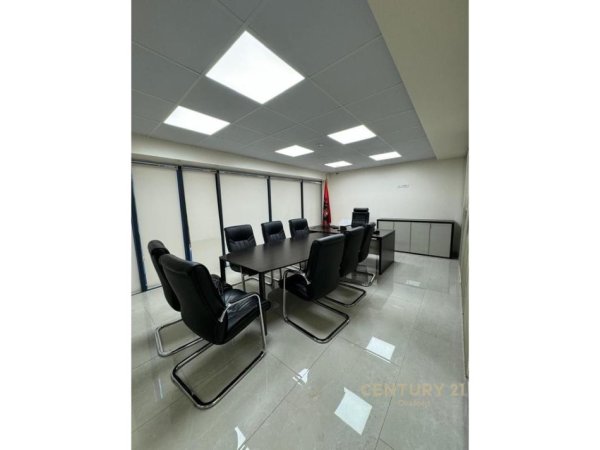 Tirane, jepet me qera zyre Kati 2, 122 m² 1.800 € (rruga e Elbasanit)
