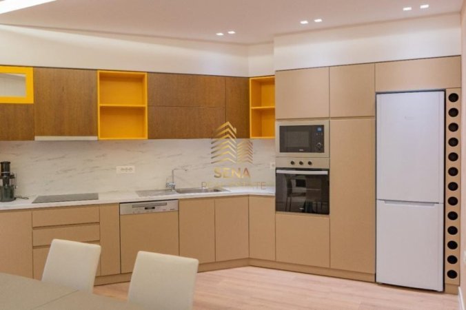 Tirane, jepet me qera apartament 2+1+Ballkon Kati 2, 126 m² 900 € (Rruga Zallit)