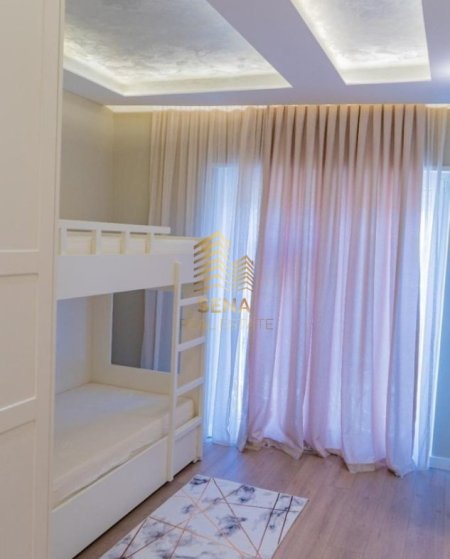 Tirane, jepet me qera apartament 2+1+Ballkon Kati 2, 126 m² 900 € (Rruga Zallit)