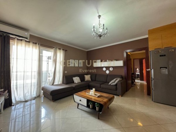 Tirane, shitet apartament 2+1 Kati 8, 105 m² 198.000 € (PRANE KOMPLEKSIT DELIJORGJIT)