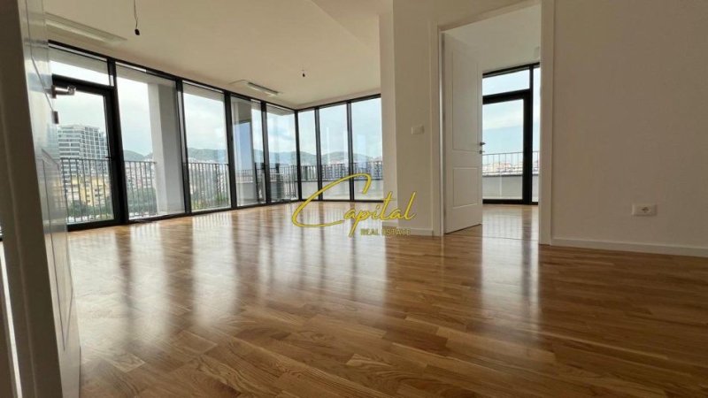 Tirane, jepet me qera zyre Kati 7, 136 m² 1.400 € (LAKE VIEW)