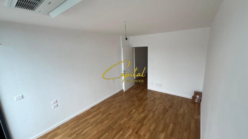 Tirane, jepet me qera zyre Kati 7, 136 m² 1.400 € (LAKE VIEW)