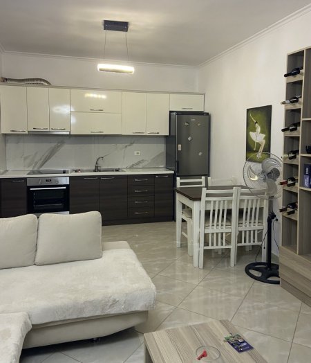 Tirane, jepet me qera apartament 1+1 Kati 5, 50 m² 430 € 