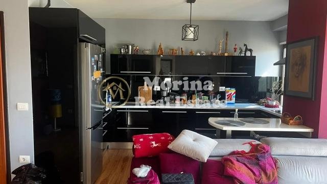 Tirane, jepet me qera apartament 2+1 Kati 5, 90 m² 800 € (Rruga e Kavajes)
