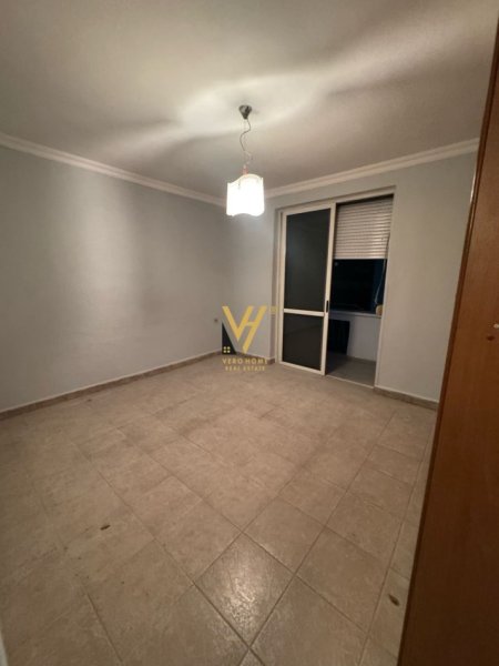 Tirane, shitet apartament 2+1+Ballkon Kati 3, 70 m² 155.000 € (RRUGA E KAVAJES)