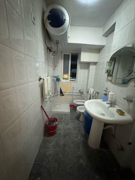 Tirane, shitet apartament 2+1+Ballkon Kati 3, 70 m² 155.000 € (RRUGA E KAVAJES)