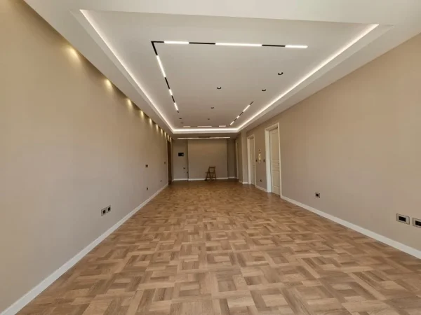 Tirane, jepet me qera apartament Kati 5, 115 m² 1.700 € (Prane Stadiumit Air Albania)