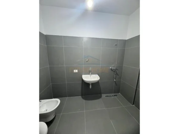 Tirane, shitet apartament 1+1+Ballkon Kati 3, 67 m² 152.000 € (Varri Bamit)