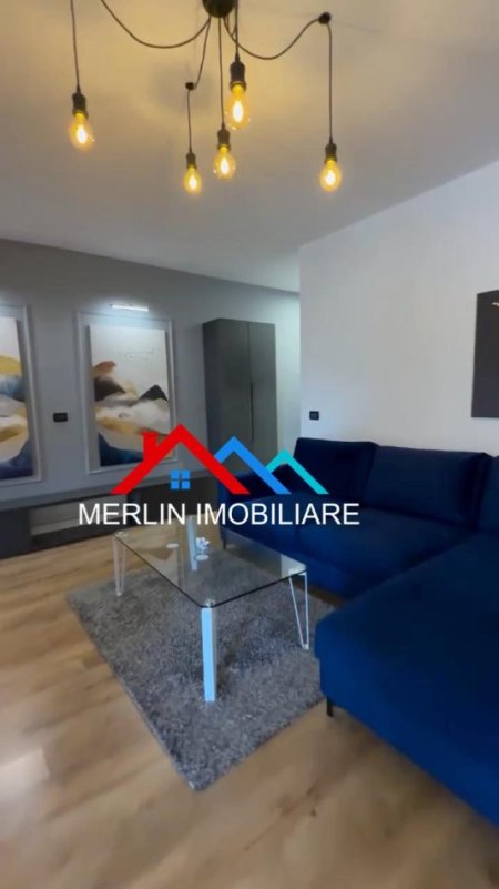 Tirane, jepet me qera apartament 1+1 Kati 11, 70 m² 700 € (KOMUNA E PARISIT)