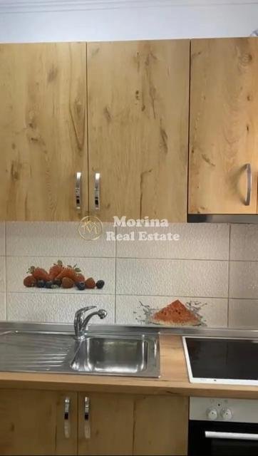Tirane, jepet me qera apartament 1+1 Kati 2, 54 m² 250 € (Qender Kamez)