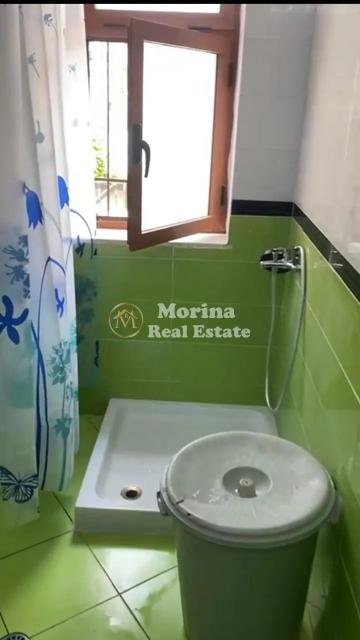 Tirane, jepet me qera apartament 1+1 Kati 2, 54 m² 250 € (Qender Kamez)