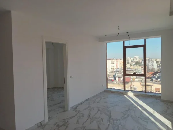 Tirane, jepet me qera zyre Kati 2, 30 m² 600 € (2- Kullat Binjake)