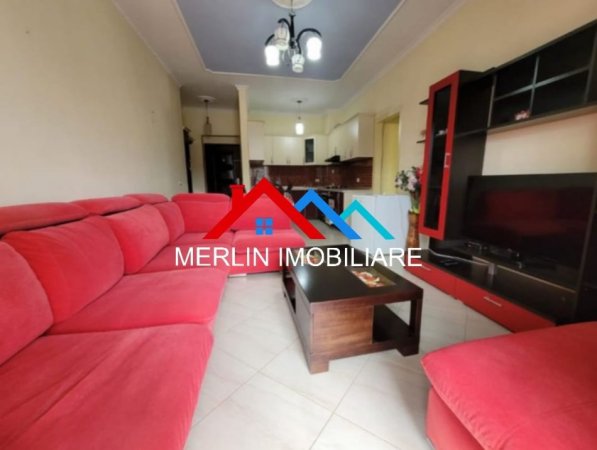 Tirane, jepet me qera apartament 2+1+Ballkon Kati 11, 90 m² 450 € (RRUGA THOMA KOXHAJ)