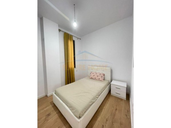 Tirane, jepet me qera apartament 2+1 Kati 9, 80 m² 900 € (Rruga e Kavajës)