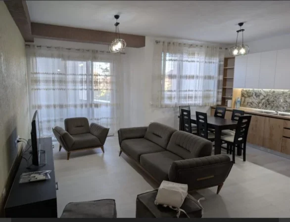 Tirane, jepet me qera apartament 2+1 Kati 2, 96 m² 700 € (fusha e aviacionit)