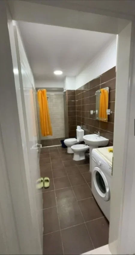 Tirane, jepet me qera apartament 2+1 Kati 2, 96 m² 700 € (fusha e aviacionit)
