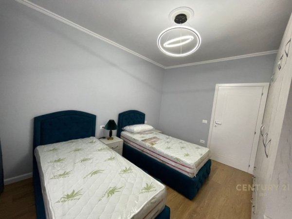 Tirane, jepet me qera apartament 2+1 Kati 4, 108 m² 800 € (Zogu i Zi)