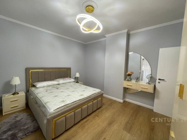 Tirane, jepet me qera apartament 2+1 Kati 4, 108 m² 800 € (Zogu i Zi)