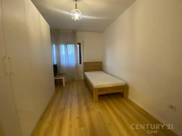 Tirane, jap me qera apartament 2+1+2 ME POST PARKIMI , 140 m² 800 € (Kopshti Botanik Zoologjik)