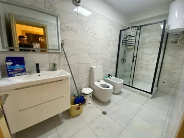 Tirane, jap me qera apartament 2+1+2 ME POST PARKIMI , 140 m² 800 € (Kopshti Botanik Zoologjik)