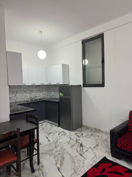 Tirane, jepet me qera apartament 1+1 Kati 3, 76 m² 300 € (JEPET ME QERA APARTAMENT 1+1 I MOBILUAR TEK CASA ITALIA)