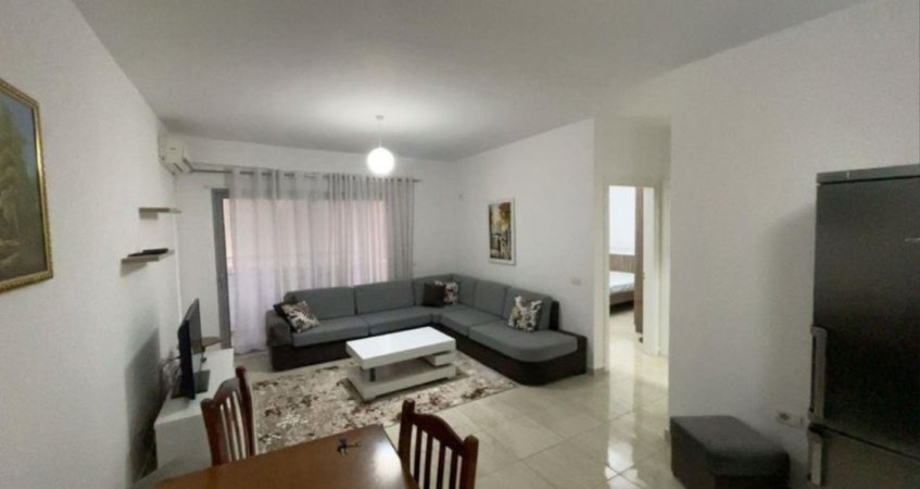 Tirane, jepet me qera apartament 2+1 Kati 2, 85 m² 900 € (komuna e parisit)