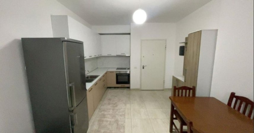 Tirane, jepet me qera apartament 2+1 Kati 2, 85 m² 900 € (komuna e parisit)