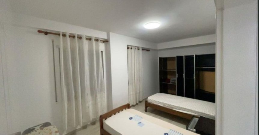 Tirane, jepet me qera apartament 2+1 Kati 2, 85 m² 900 € (komuna e parisit)