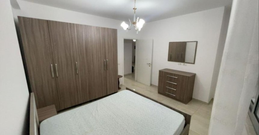Tirane, jepet me qera apartament 2+1 Kati 2, 85 m² 900 € (komuna e parisit)