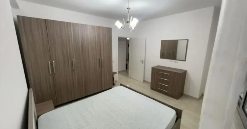 Tirane, jepet me qera apartament 2+1 Kati 2, 85 m² 900 € (komuna e parisit)