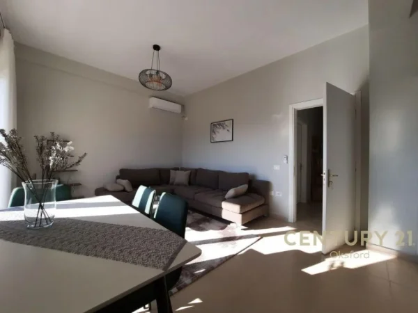 Tirane, jap me qera apartament 2+1+2+POST PARKIMI , 97 m² 850 € (Kopshti Botanik Zoologjik)