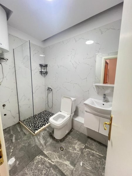 Tirane, shes apartament 2+1+Ballkon Kati 6, 113 m² 135.000 € (sokrat miho)