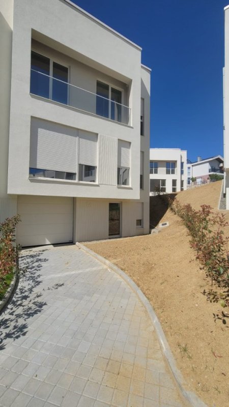 Tirane, shes vile 3 Katshe , 196 m² ndertim + 124m² oborr 360.000 € (Farke Sauk)