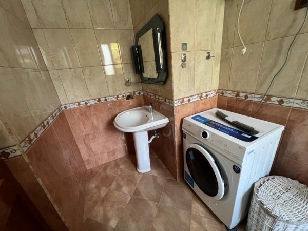 Tirane, jepet me qera apartament 1+1 Kati 2, 61 m² 380 € 