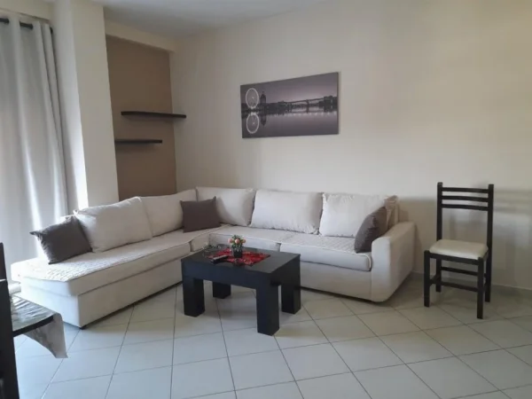 Tirane, jepet me qera apartament 2+1 Kati 7, 75 m² 40,000 leke (Prane Bar Icon Rruga Mikel Maruli)