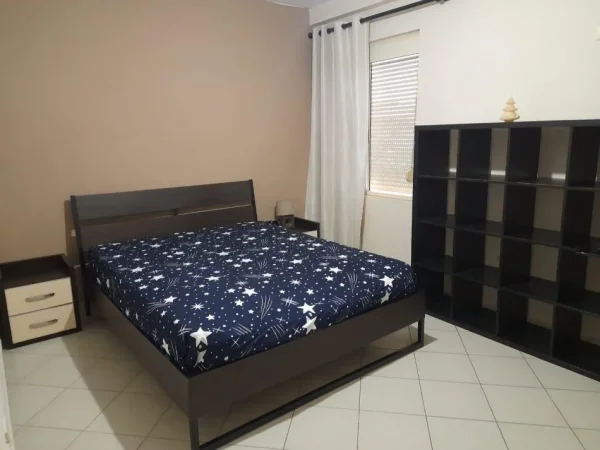 Tirane, jepet me qera apartament 2+1 Kati 7, 75 m² 40,000 leke (Prane Bar Icon Rruga Mikel Maruli)