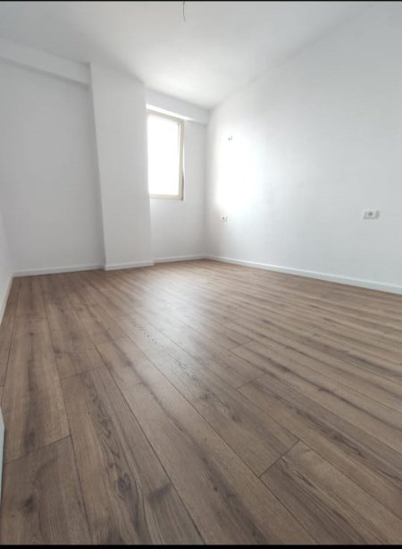 Tirane, shes apartament 1+1+Ballkon Kati 4, 63 m² 83.000 € (aleksander konda)