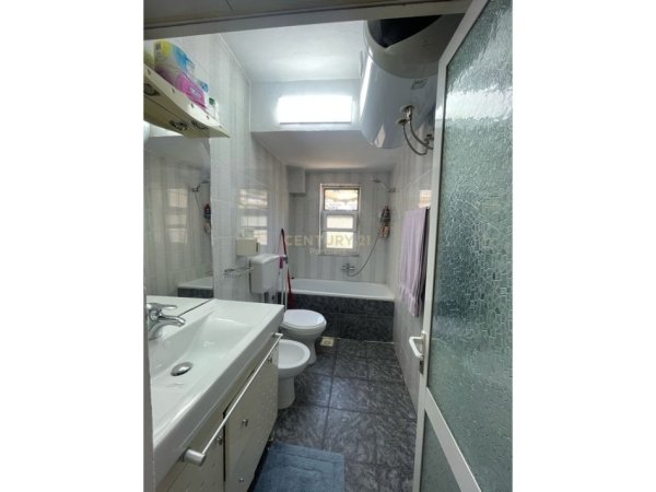 Tirane, jepet me qera apartament 2+1 Kati 3, 72 m² 700 € (MYSLYM SHYRI)