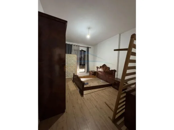Tirane, shitet apartament 1+1 Kati 4, 64 m² 62.400 € (kamez)